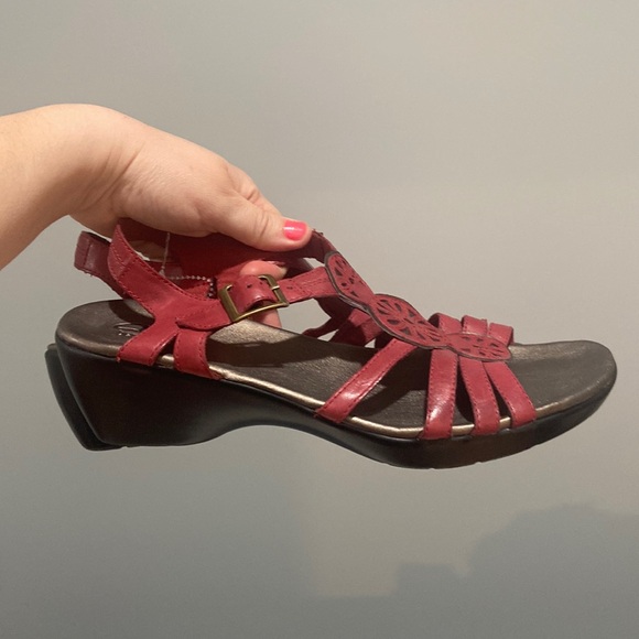CLARKS Bendables Leather Wedge Sandals Red color Women's Size 11m - Picture 10 of 16